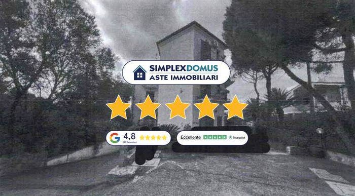 Appartamento trilocale in vendita in Via Isuledda, La Maddalena