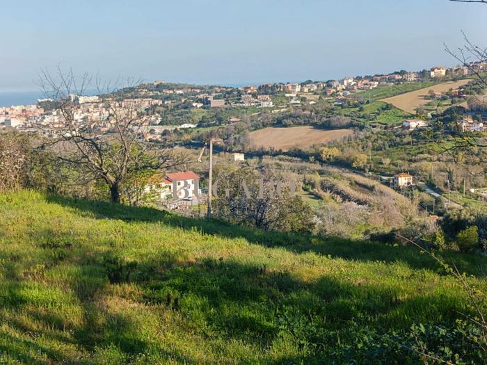 Casa con 6 locali in vendita in Pietralacroce, Ancona