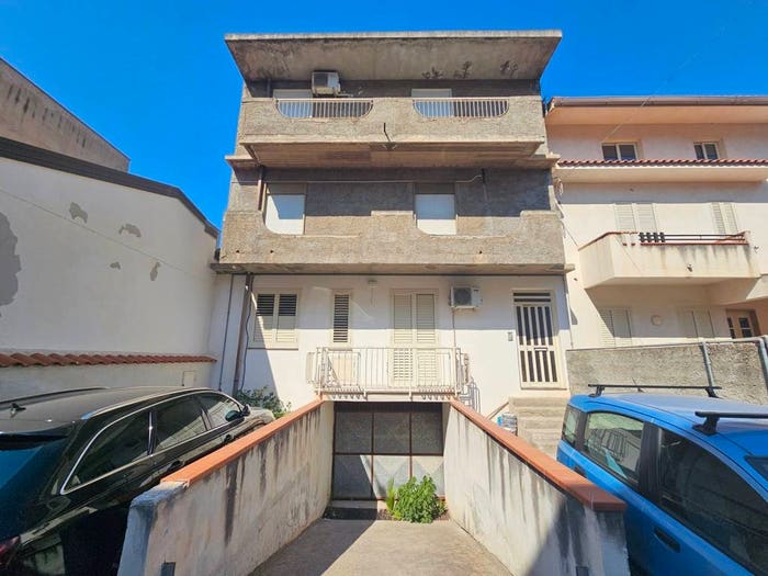 Appartamento quadrilocale in vendita in Via Stazione, Oliveri