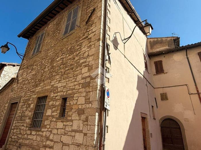 Appartamento quadrilocale in vendita in Via XX Settembre, Centro, Gubbio