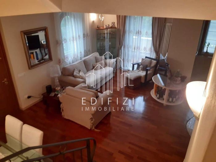 Appartamento con 6 locali in vendita in Marina di Massa Centro, Massa