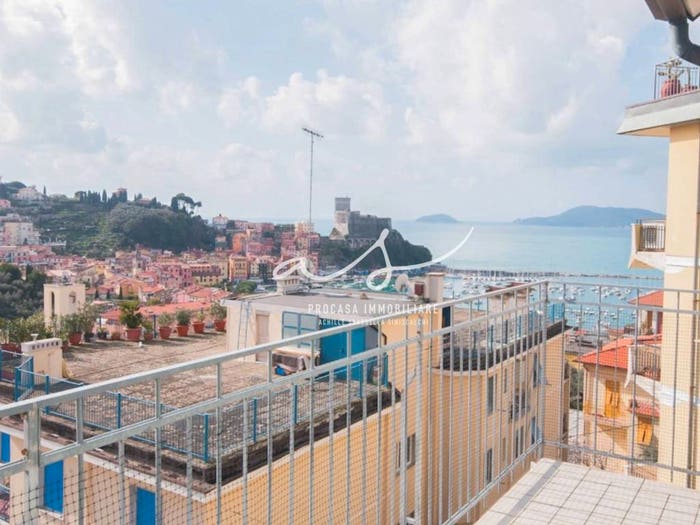 Appartamento con 5 locali in vendita in Via Generale Ferrari, Lerici Paese, Lerici