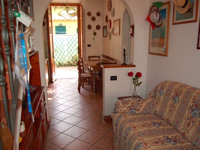 Casa con 6 locali in vendita in Marco Polo Don Bosco, Viareggio