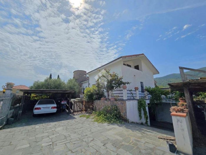 Casa con 6 locali in vendita in Via Bra, San Fedele Lusignano, Albenga