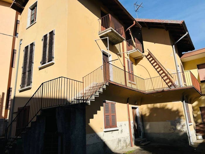 Casa con 6 locali in vendita in Via Giuseppe Galliano, Centro, Carnago
