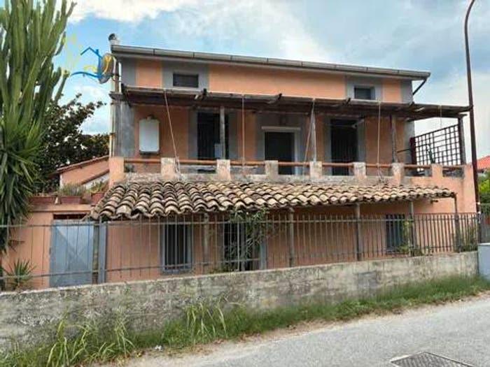 Casa quadrilocale in vendita in Viale Della Repubblica, Marina Di Davoli, Davoli