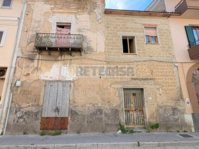 Casa con 6 locali in vendita in Via Marte, Marcianise
