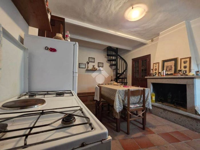 Casa con 6 locali in vendita in Via Colle, Centro, Pescosolido