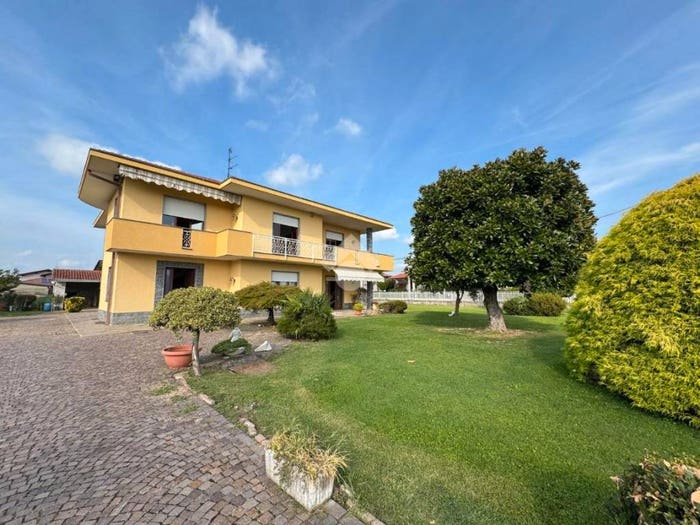 Casa con 6 locali in vendita in Via Borzighella, Centro, Oleggio