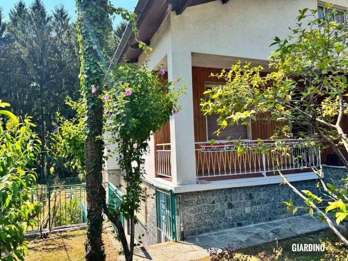 Casa quadrilocale in vendita in Viale dei Tigli, Laveno, LavenoMombello