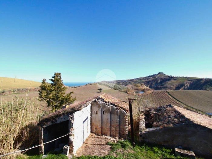 Casa quadrilocale in vendita in Contrada Camerino, Pineto