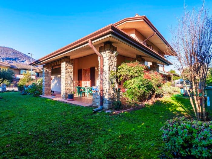 Casa quadrilocale in vendita in Via Fratelli Cervi, Centro, Mazzano