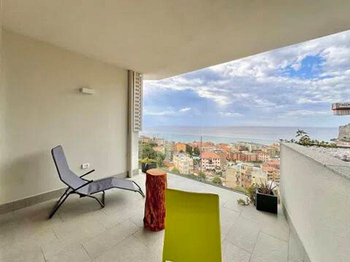 Appartamento bilocale in vendita in Via Xxv Aprile, Centro, Finale Ligure