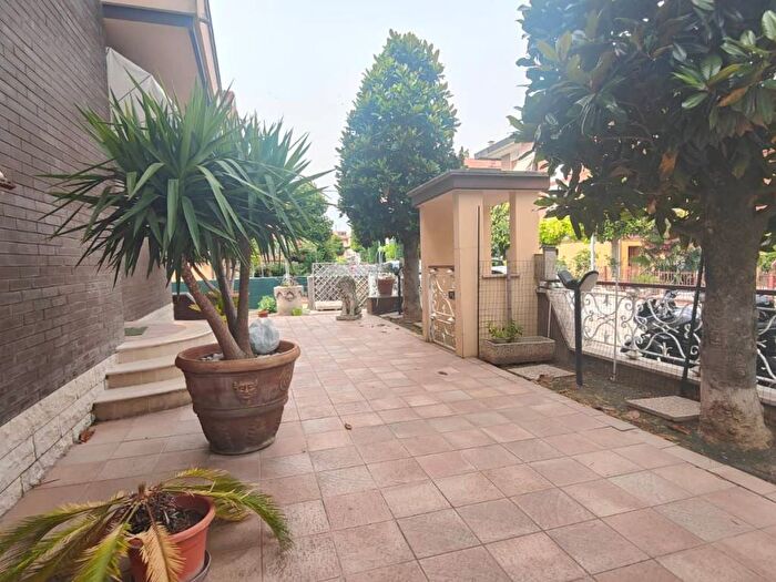 Casa con 6 locali in vendita in Via Eligio Cremonini, Miralfiore, Pesaro