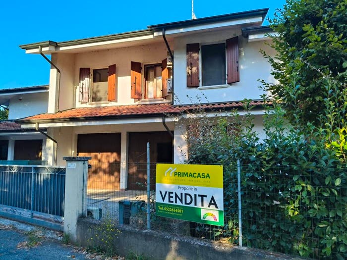 Casa con 6 locali in vendita in Centro, Fabbrico