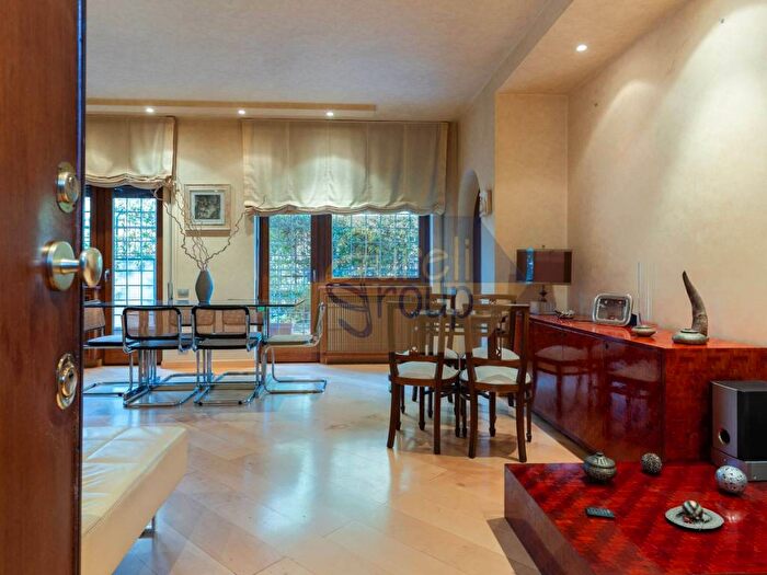 Appartamento quadrilocale in vendita in Circonvallazione Appia, Appio Latino, Roma