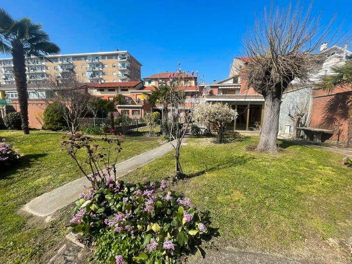 Casa con 6 locali in vendita in Via Camillo Benso di Cavour, Alpignano