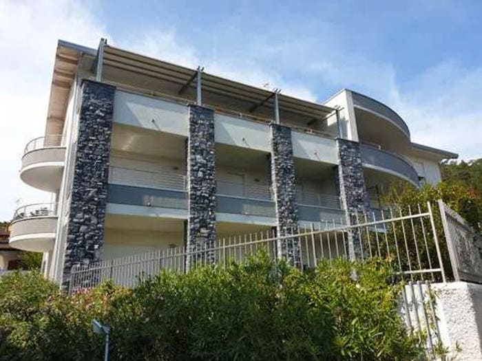 Appartamento trilocale in vendita in Via Giuseppe Garibaldi, Bizzarone