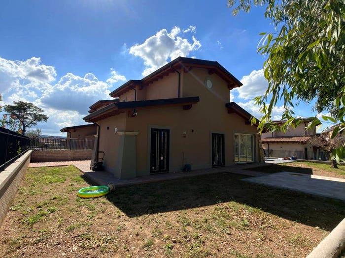 Casa quadrilocale in vendita in Via Borghesiana, Rocca Cencia, Roma