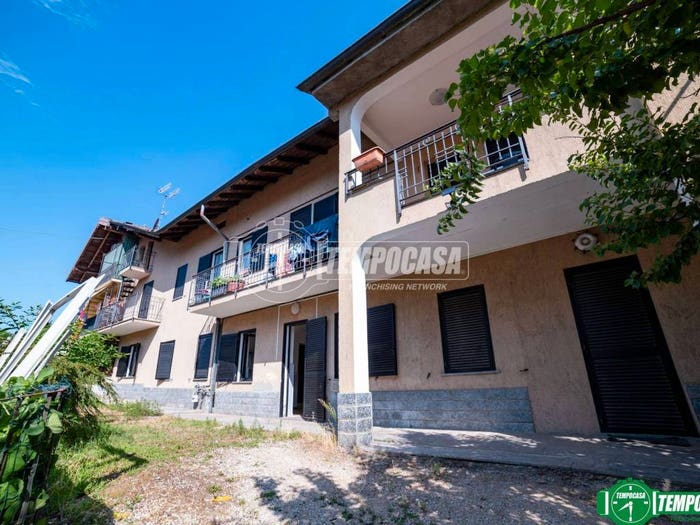 Appartamento con 6 locali in vendita in Via Generale Cadorna, Centro, Arona