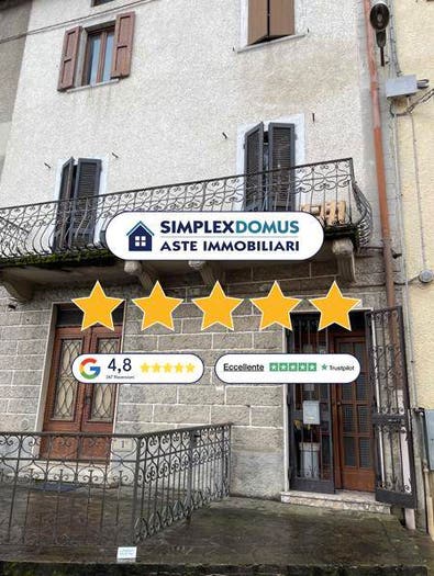 Appartamento con 6 locali in vendita in Piazza Mazzoleni, Selino Basso, Sant'Omobono Terme