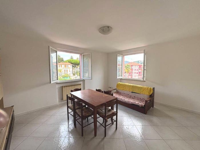 Appartamento quadrilocale in vendita in Via Gavi, Porto Maurizio, Imperia