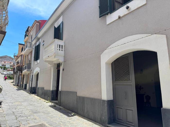 Casa con 6 locali in vendita in Via Visconte Ruffo, Francavilla di Sicilia