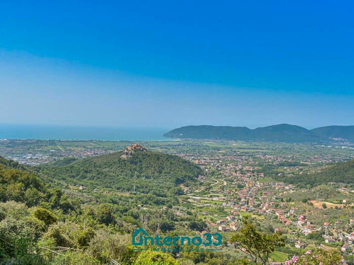 Appartamento trilocale in vendita in Via Ceccardo Roccatagliata Ceccardi, Ortonovo, Luni