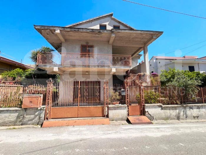 Casa con 6 locali in vendita in Via Vittorio Bachelet, Pignataro Maggiore