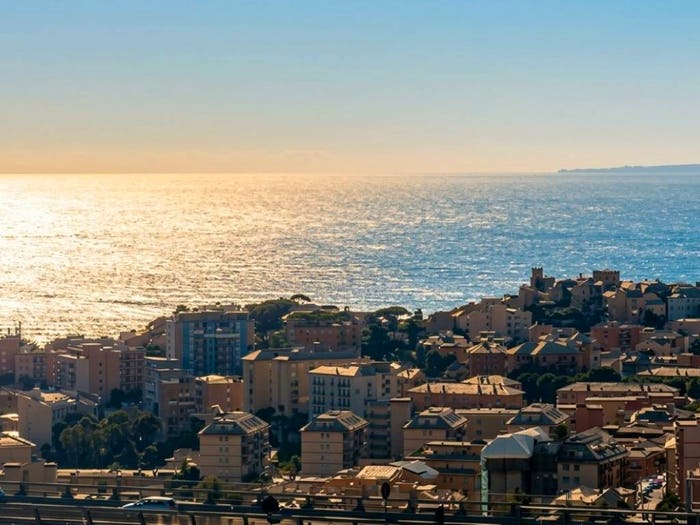 Appartamento trilocale in vendita in Via Tre Pini, Borgoratti, Genova