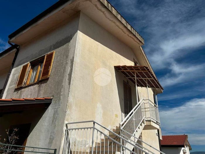 Appartamento trilocale in vendita in Via Chiusa Quintieri, Cerisano