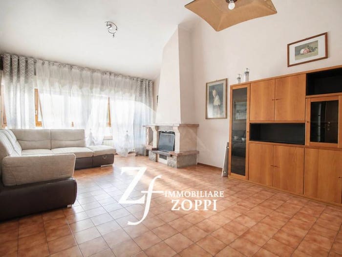 Appartamento quadrilocale in vendita in VIA LARGA, Centro, Calenzano
