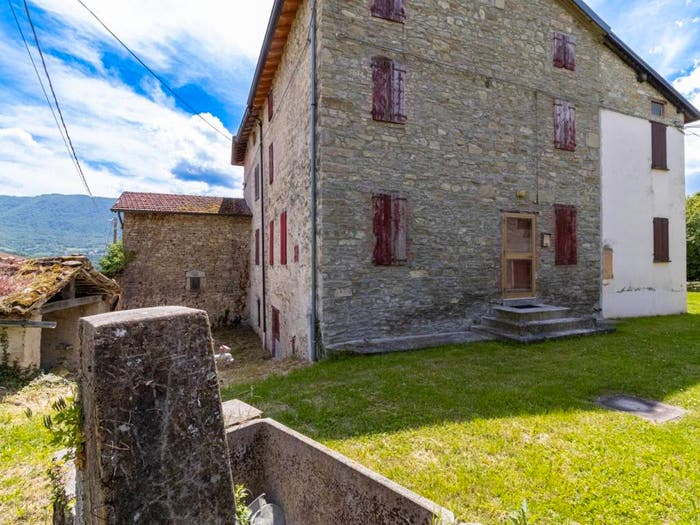 Casa con 5 locali in vendita in Strada di Bosco, Tizzano Val Parma