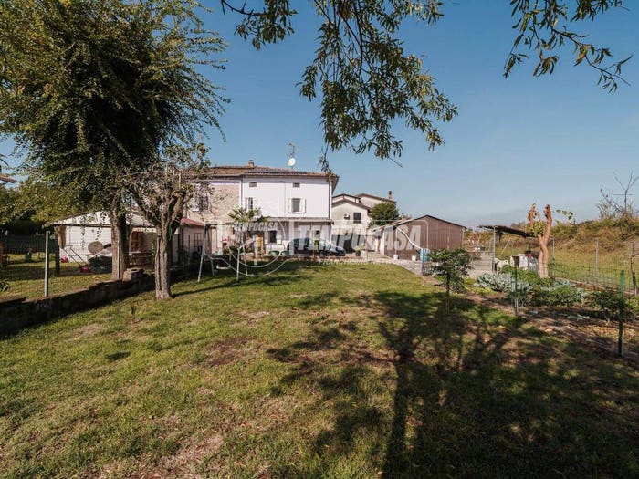 Casa con 6 locali in vendita in Strada Villa di Sotto, Centro, Fontevivo