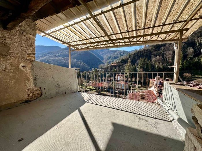 Appartamento con 6 locali in vendita in Via Giulio Cesare, Centro, Molini di Triora