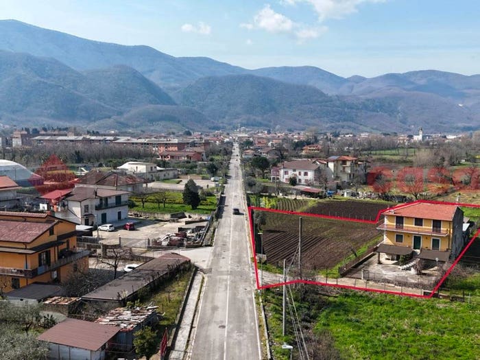 Casa con 6 locali in vendita in Via Variante, Cervinara