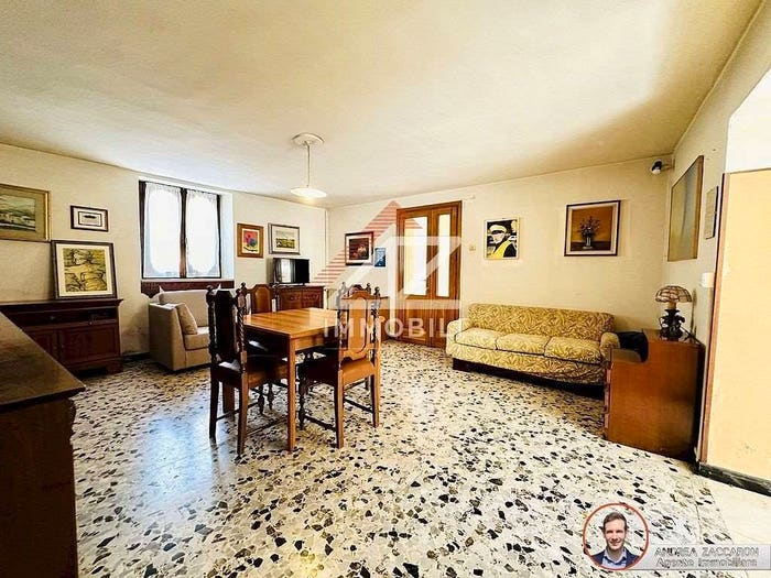 Casa con 6 locali in vendita in piazza Guglielmo Marconi, Centro, Follina