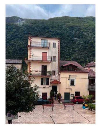 Appartamento quadrilocale in vendita in Piazza Mercato, Felitto