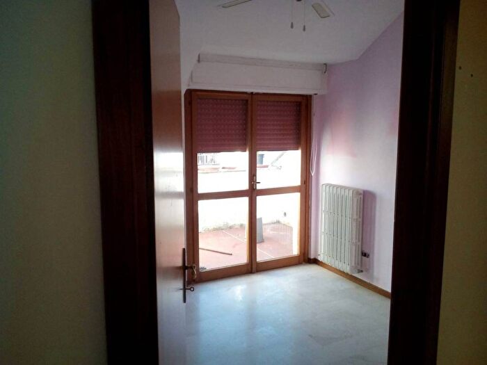 Appartamento trilocale in vendita in Via Cona, Centro, Teramo
