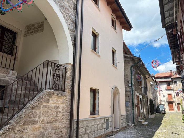 Casa con 5 locali in vendita in Via Valle del Fiume, Pescasseroli