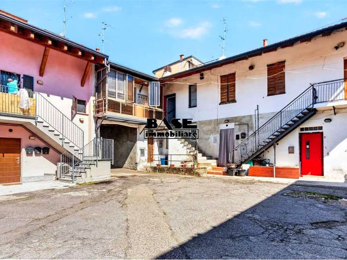 Casa quadrilocale in vendita in Contrada Grande, Centro, Casnate con Bernate