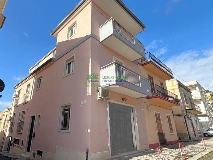 Casa con 6 locali in vendita in Via Giorgio Cataldi, Modica Alta, Modica