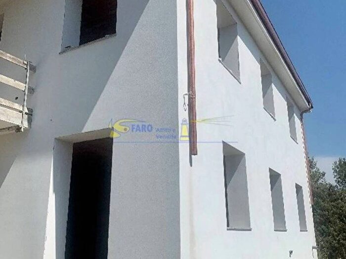 Casa con 5 locali in vendita in Camporosso