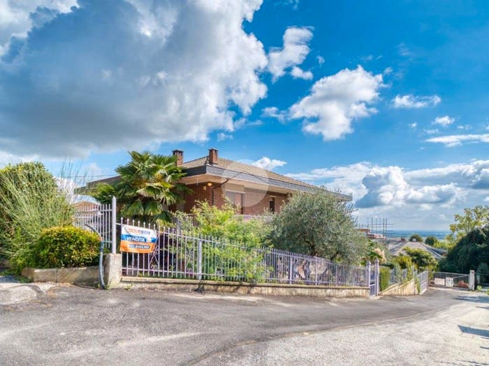 Appartamento con 5 locali in vendita in Via Monte Grappa, Piossasco