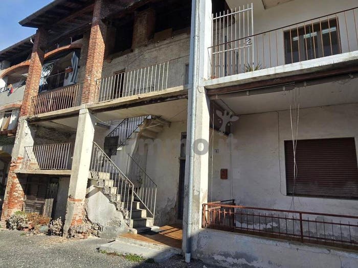 Casa con 6 locali in vendita in Via Giacomo Puccini, Sangiano