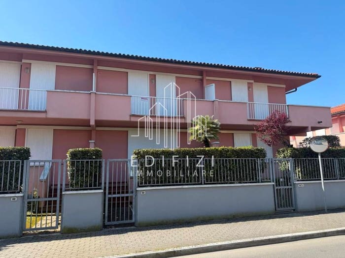 Casa con 5 locali in vendita in Marina di Massa Centro, Massa