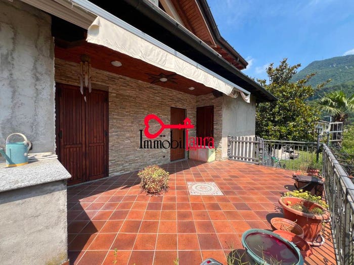 Appartamento con 6 locali in vendita in Besano