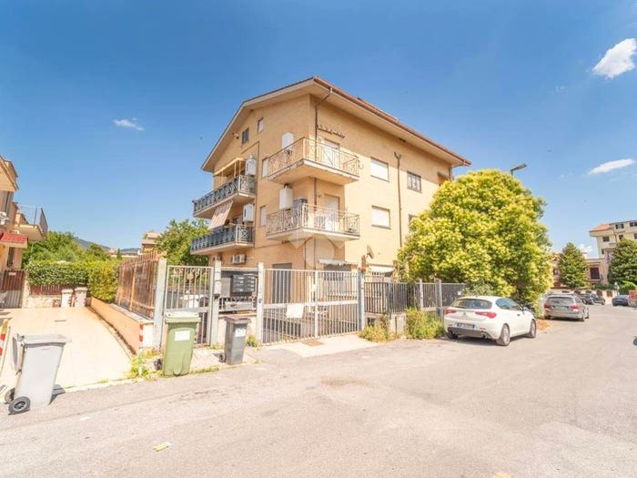 Appartamento quadrilocale in vendita in Via E Cialdini, Villanova, Guidonia Montecelio