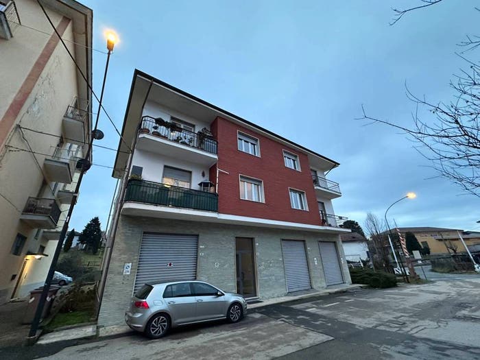 Casa con 6 locali in vendita in Via Buenos Aires, Canelli