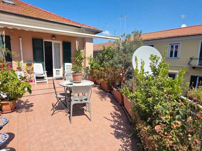 Appartamento quadrilocale in vendita in Via Genova, Centro, Albenga